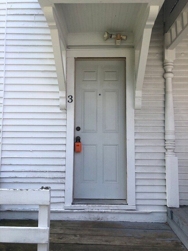 Building Photo - 2 bed/2 full bath apartment near downtown ...
