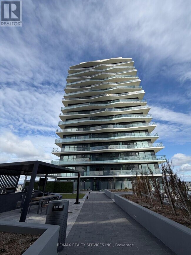 Building Photo - 15 Skyridge Dr