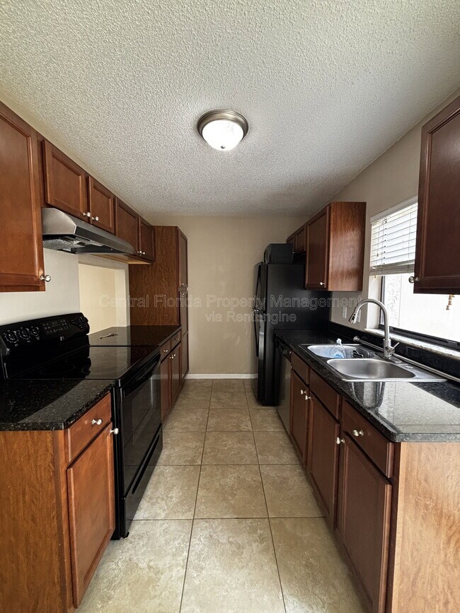 Foto del edificio - 1627 Long Ridge Ct