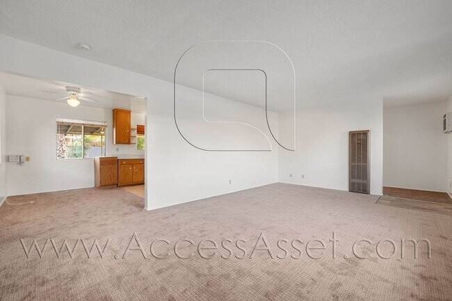 Foto del edificio - Gem Home In Canyon Lake With 2 Bed / 1 Bath!