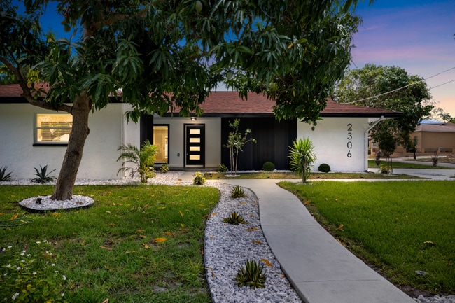 Building Photo - 2306 S San Jose Cir