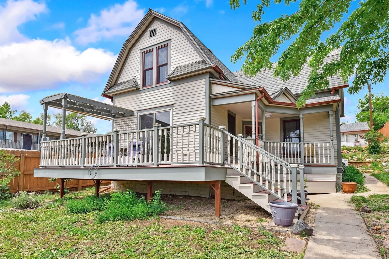 Foto principal - Charming Westside 4 Bedroom Home