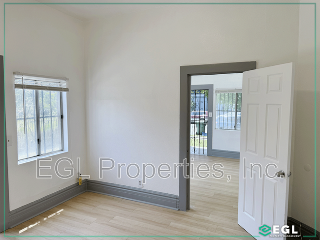 Foto del edificio - 9436 Firth Blvd