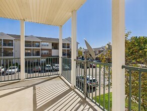 Building Photo - 801 Brassie Ln