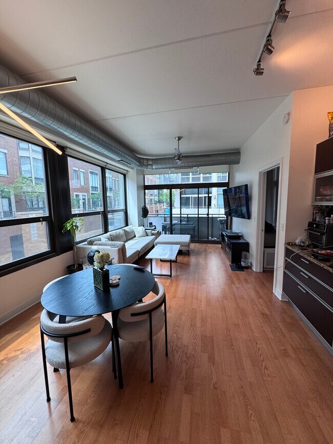 Foto del edificio - 650 W Wayman St