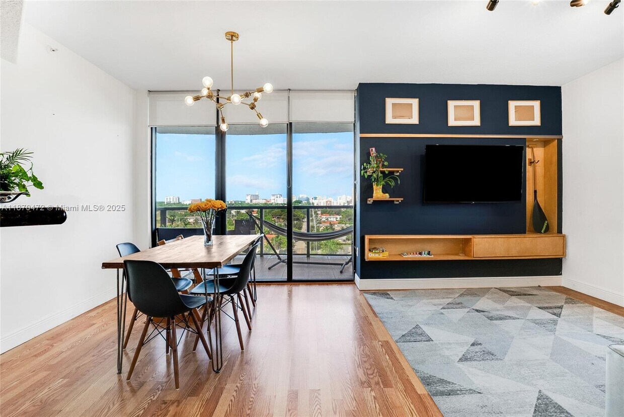Foto principal - 2301 SW 27th Ave