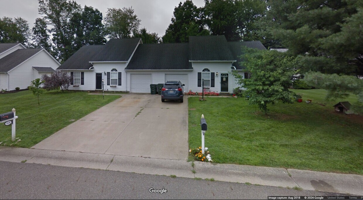 Foto principal - 1928 Eastbranch Cir NE