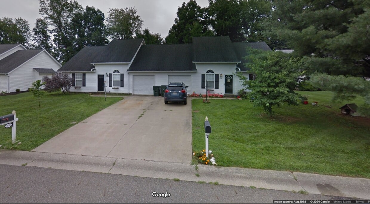 Primary Photo - 1928 Eastbranch Cir NE