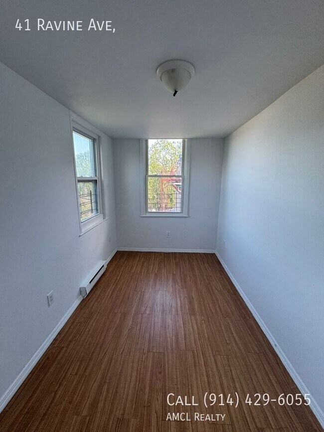 Building Photo - 41 Ravine Ave