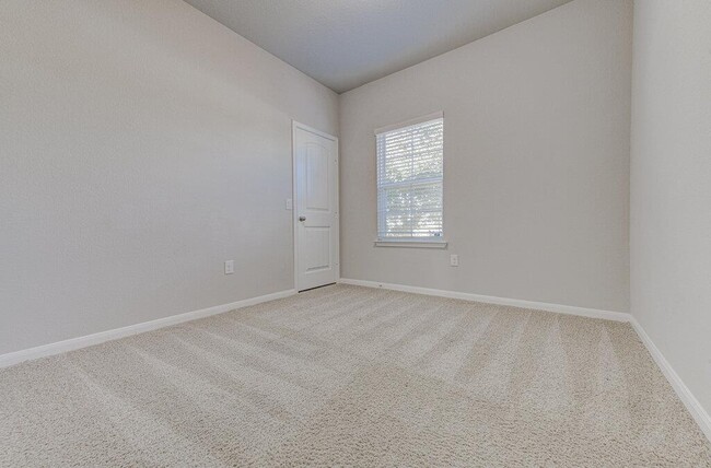 Foto del edificio - 6705 Loretta White Ln