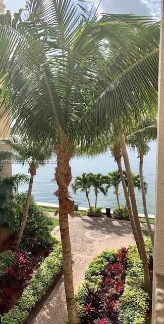 Foto del edificio - 17150 N Bay Rd