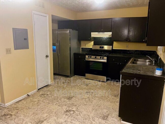 Building Photo - 2940 Spruce Cir