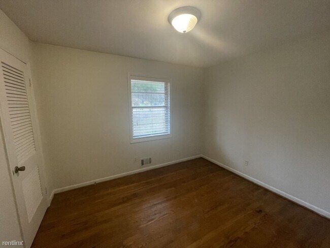Building Photo - 3 br, 1.5 bath House - 4421 Rockwood Dr