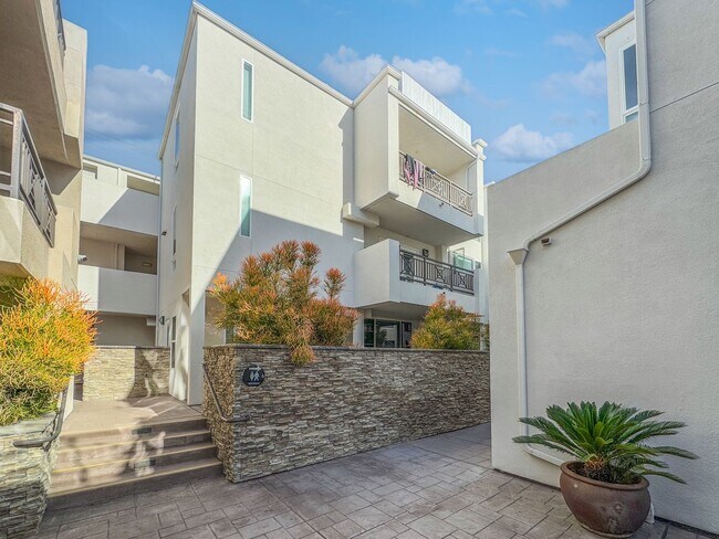 Building Photo - SD: Steps from the Beach: 2BD/2BA Condo in Pacific Beach with Balcony, W/D & Covered Parking