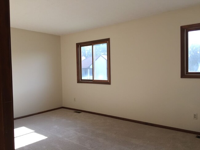 Building Photo - 5282 Wood Run Blvd