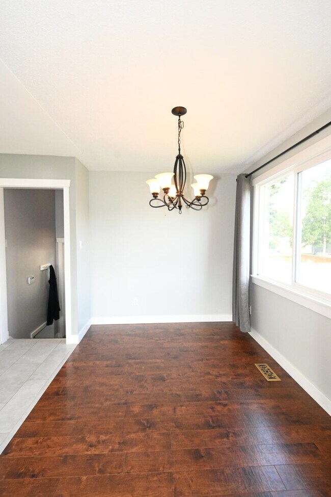 Building Photo - 4 bedroom in Prince George BC V2N 2T9