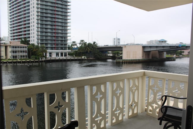 Building Photo - 1817 S Ocean Dr