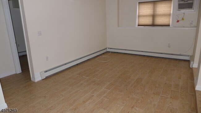 Foto del edificio - 360 Oak Ridge Rd