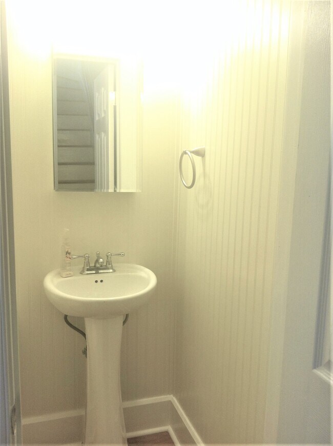 Powder room - 626 Pine St