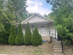 Building Photo - 378 S Wheatland Ave