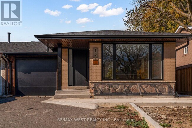 Building Photo - 152 Clarence St