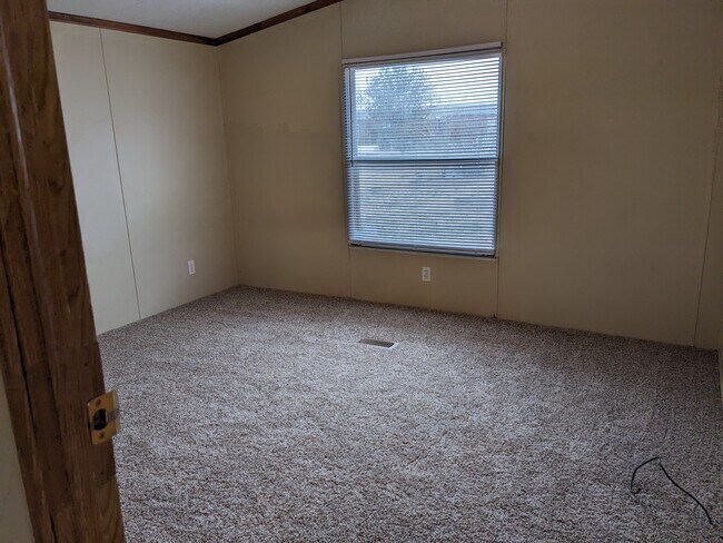 Building Photo - 2611 W Oxberry St