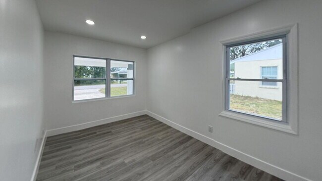 Foto del edificio - 311 Wren Ave