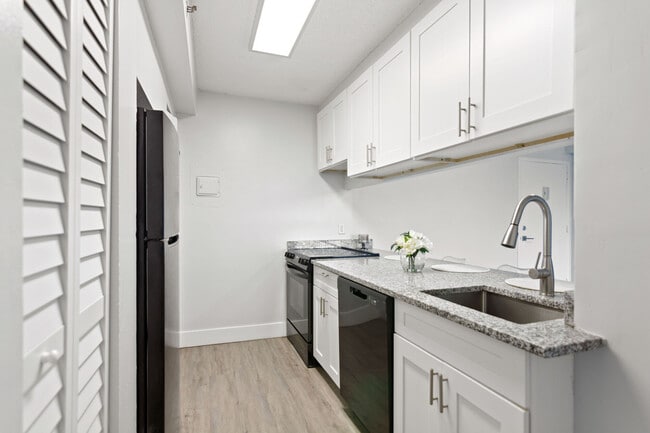 Building Photo - Forest Place