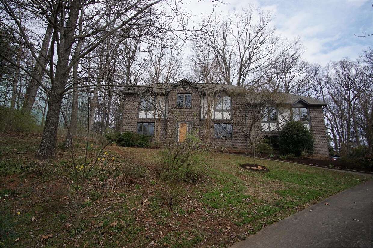 Primary Photo - 10601 Chevy Dr