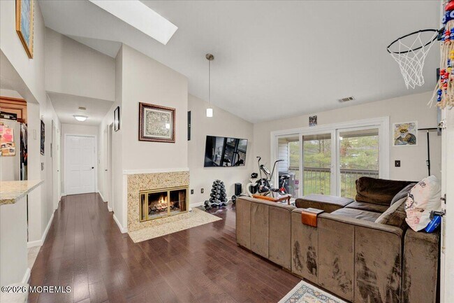 Foto del edificio - 306 Bromley Pl