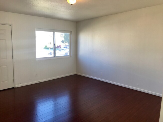 Foto del edificio - 1043 N Lilac Ave