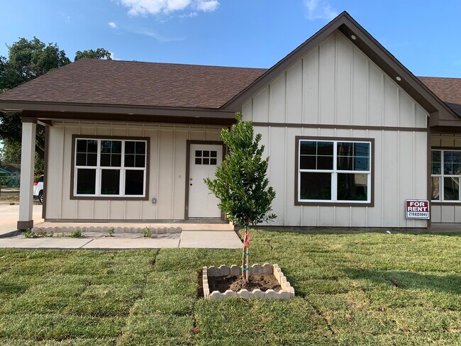 Front view - 311 S Indiana Ave