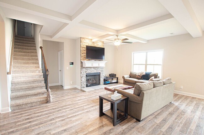Building Photo - Pet Friendly in Eagle's Bluff!