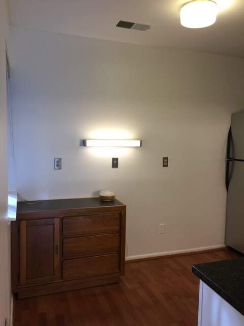 Foto del edificio - 1710 Westwind Way