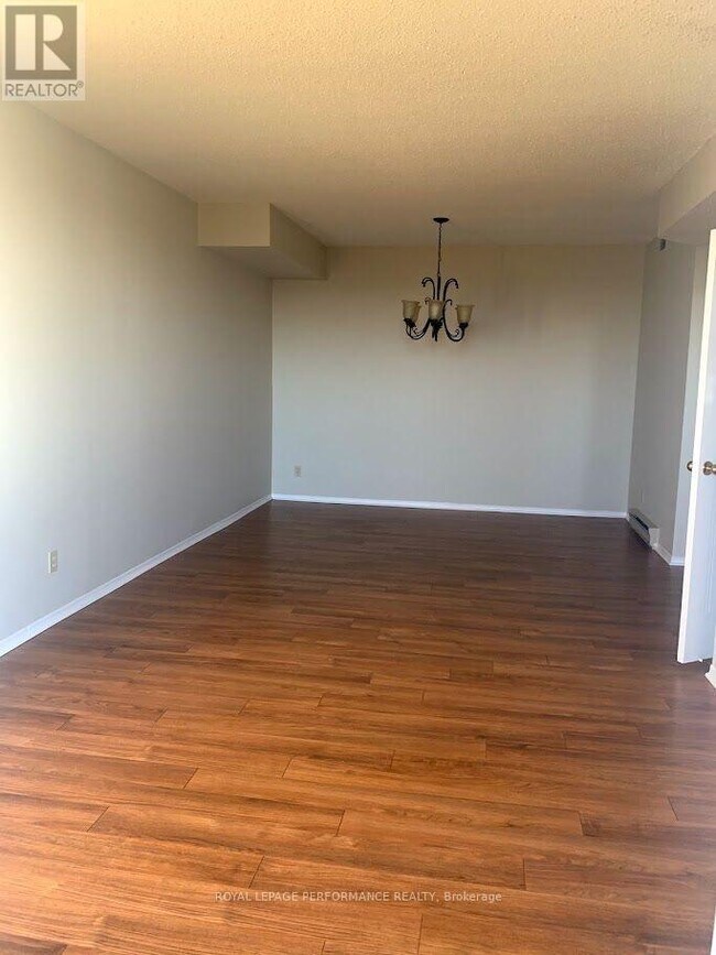 Building Photo - 1705 Playfair Dr