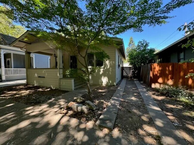 Foto del edificio - 2bd/1ba updated Midtown home