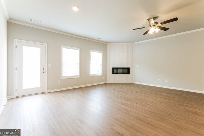 Foto del edificio - 5350 Fox Den Rd
