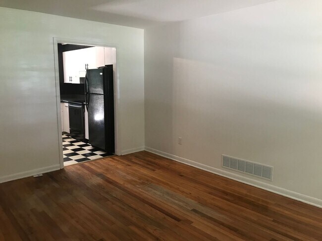 Building Photo - 174-176 Riverdale Dr