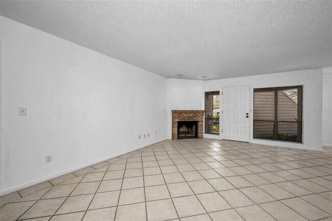 Building Photo - 10626 Longwood Dr