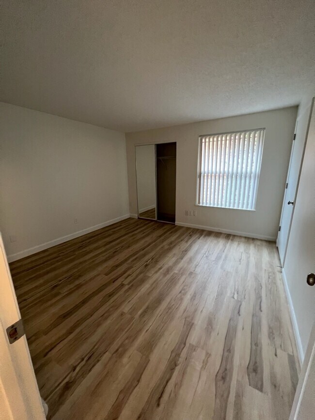 Foto del edificio - 6912 N Richmond Ave