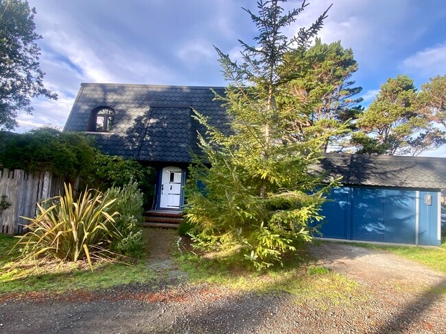 Building Photo - 14300 Hanson Cir