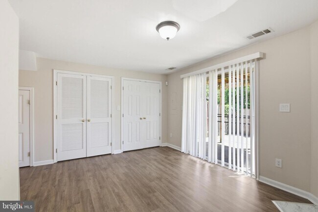 Building Photo - 5504 Sacramento Mews Pl