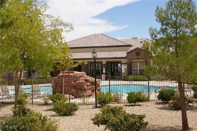 Foto del edificio - 6955 N Durango Dr