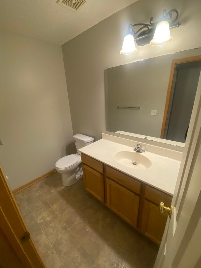 Building Photo - 2444 Yellowstone Dr