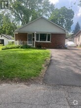 Building Photo - 134 Oriole Ave