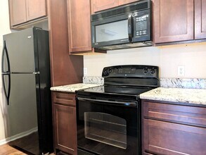 Building Photo - 2121 El Paseo St