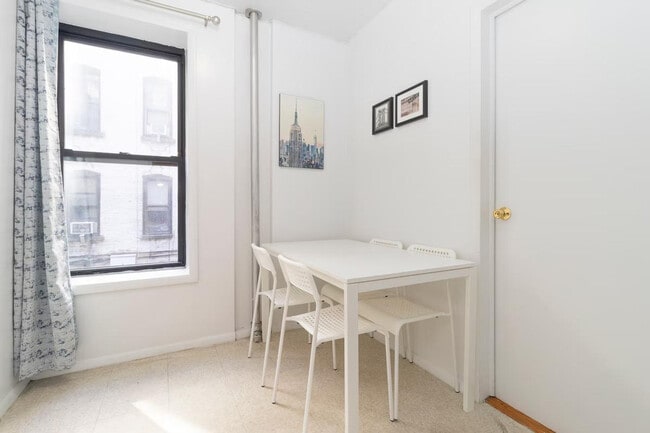 Foto del edificio - 327 E 92nd St