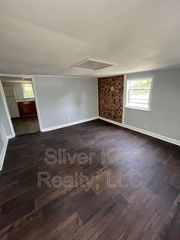 Foto del edificio - 1209 Hilltop Dr NE