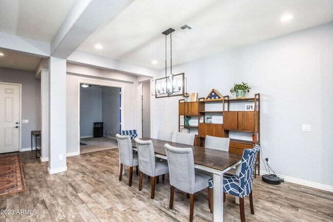 Foto del edificio - 2866 E Odessa St
