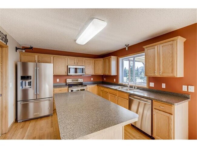 Building Photo - 2134 Omega Dr